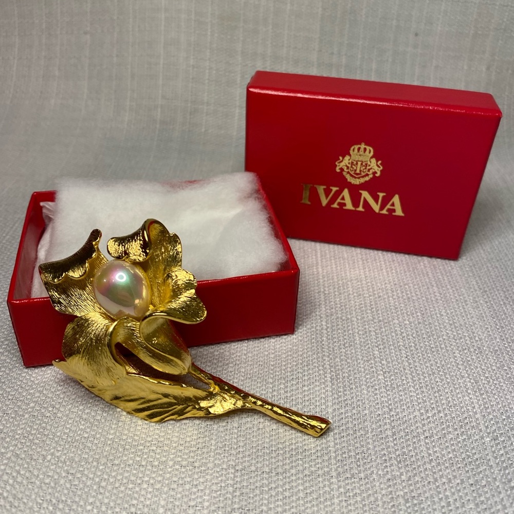 Vintage Ivana Trump Flower Brooch with Box
